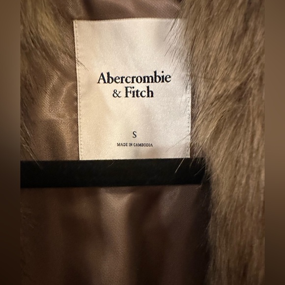 Abercrombie & Fitch Women's Faux Fur Coat - NWOT - Picture 2 of 4